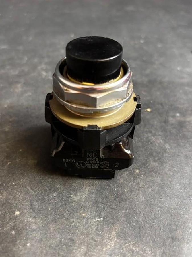 Used MICROSWITCH PTCB BLACK PUSHBUTTON SWITCH ($13 OBO)