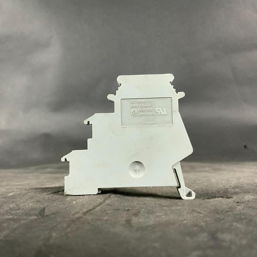 Used PHOENIX CONTACT TYPE DIK 1,5 TERMINAL BLOCK ($6 OBO)