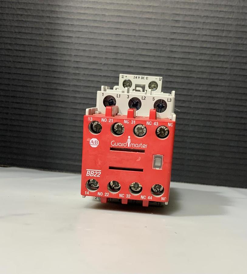 Used ALLEN BRADLEY 100-C30E00