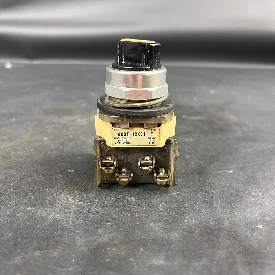 Used ALLEN BRADLEY 800T-J2KC1 SER T SELECTOR SWITCH ($40 OBO)