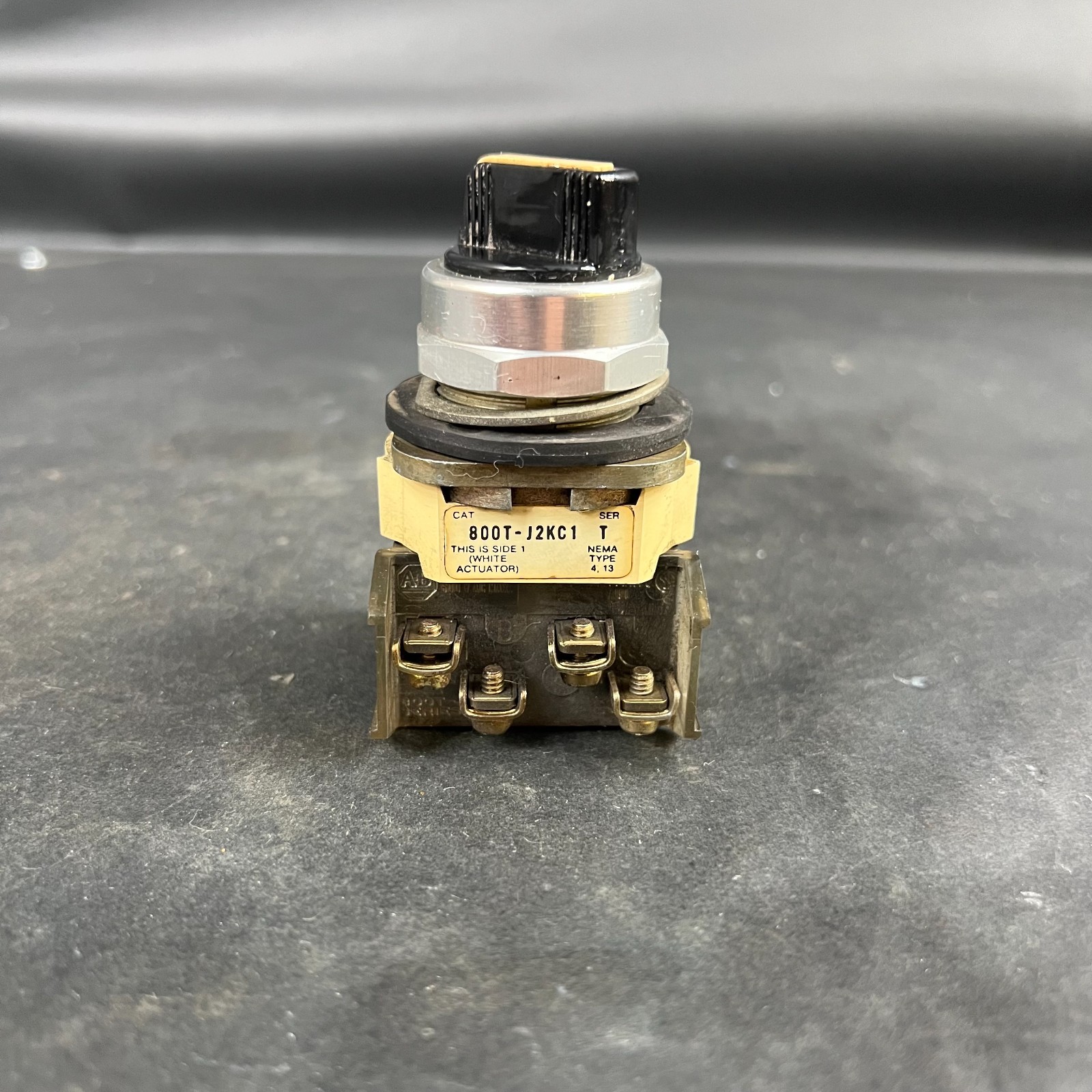 Used ALLEN BRADLEY 800T-J2KC1 SER T SELECTOR SWITCH ($40 OBO)