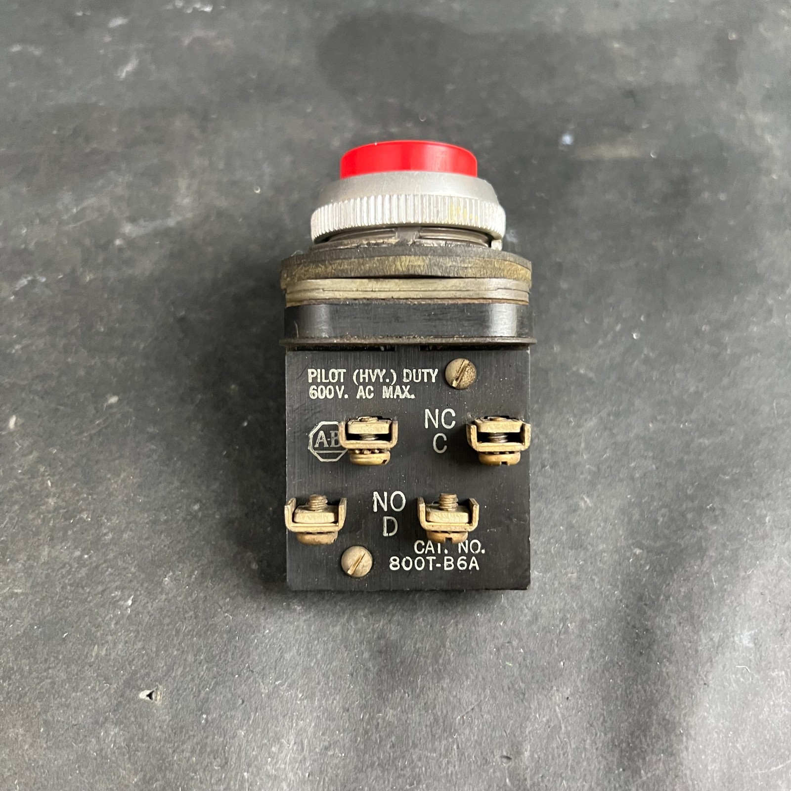Used ALLEN BRADLEY 800T-B6A RED PUSHBUTTON ($28 OBO)