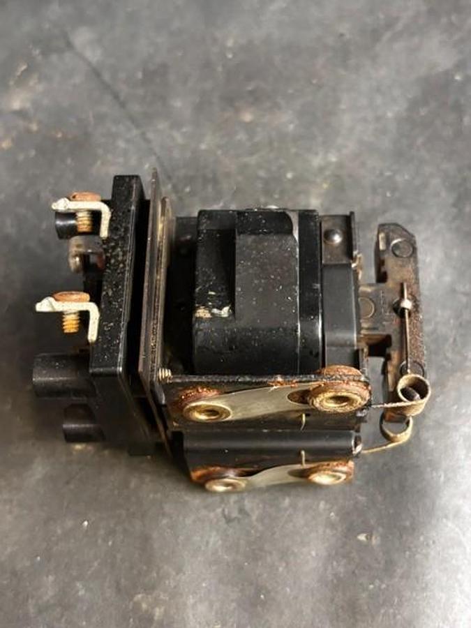 Used ALLEN BRADLEY 700-C110A1 CONTROL RELAY ($25 OBO)