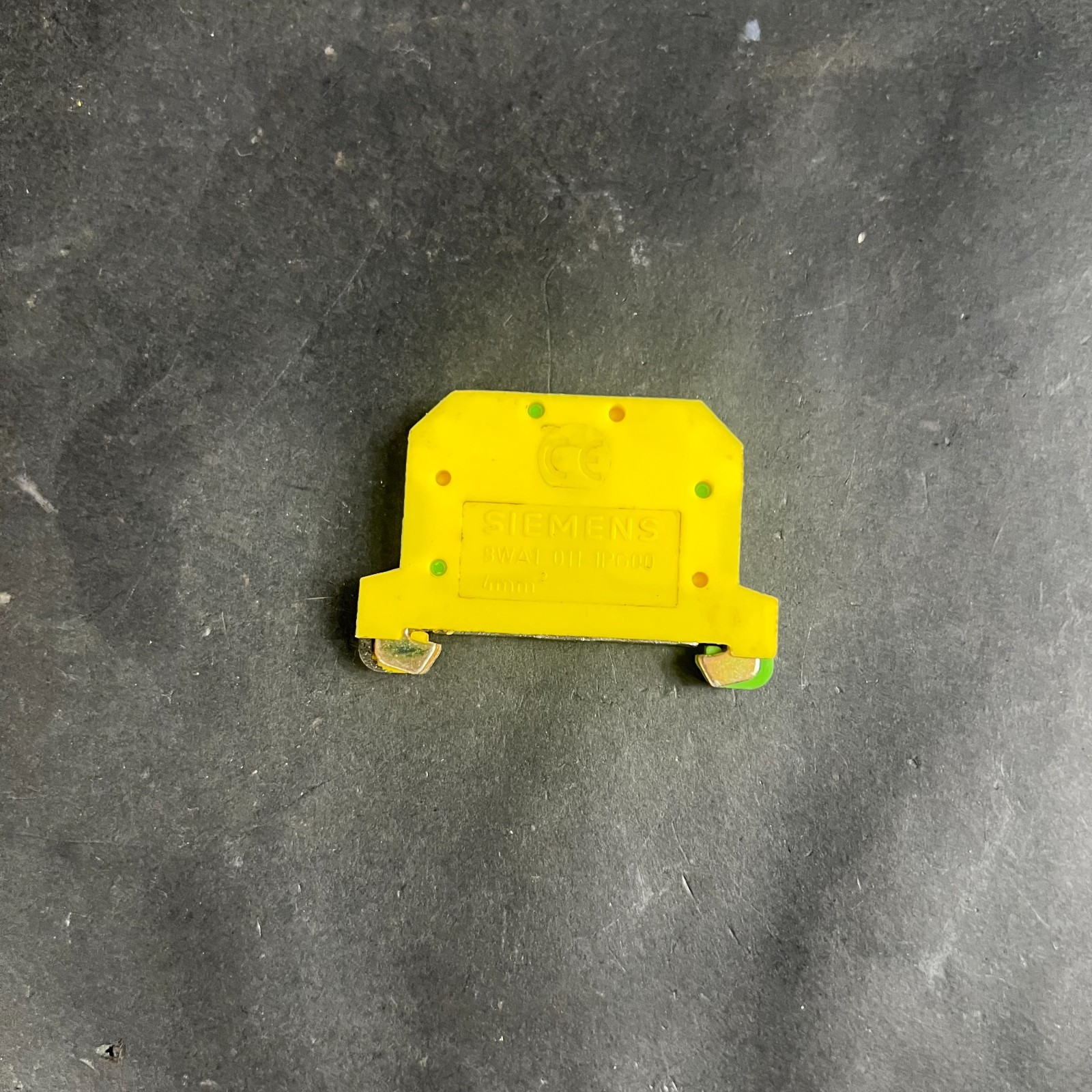 Used SIEMENS 8WA1011-1PG00 TERMINAL BLOCK ($10 OBO)