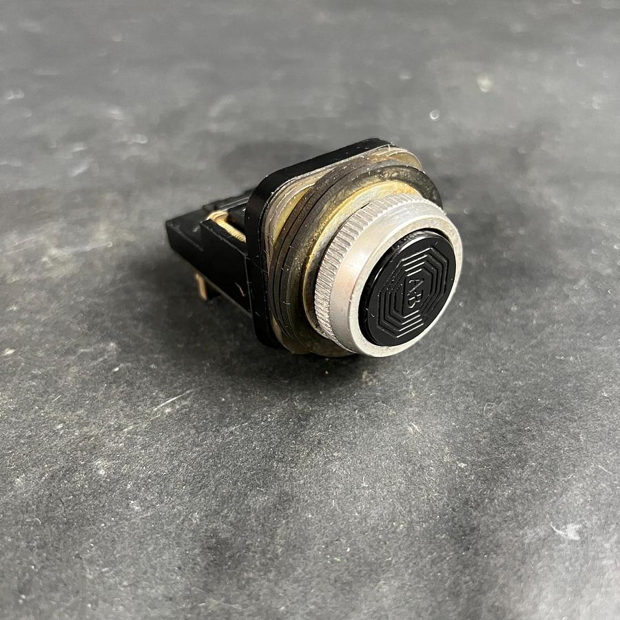 Used ALLEN BRADLEY 800T-A2A BLACK PUSH BUTTON ($25 OBO)