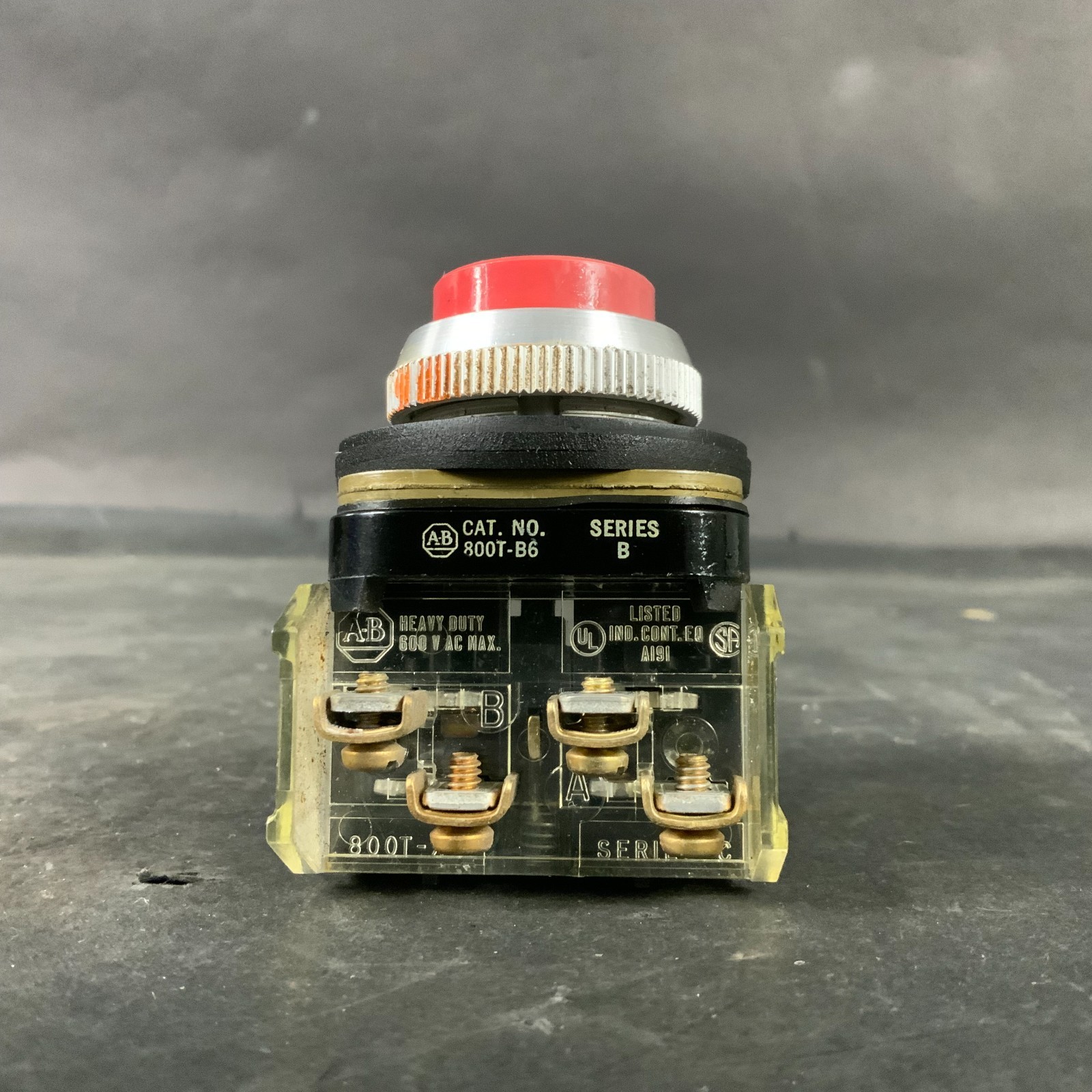 Used ALLEN BRADLEY 800T-B6 SERIES B RED PUSHBUTTON ($15 OBO)