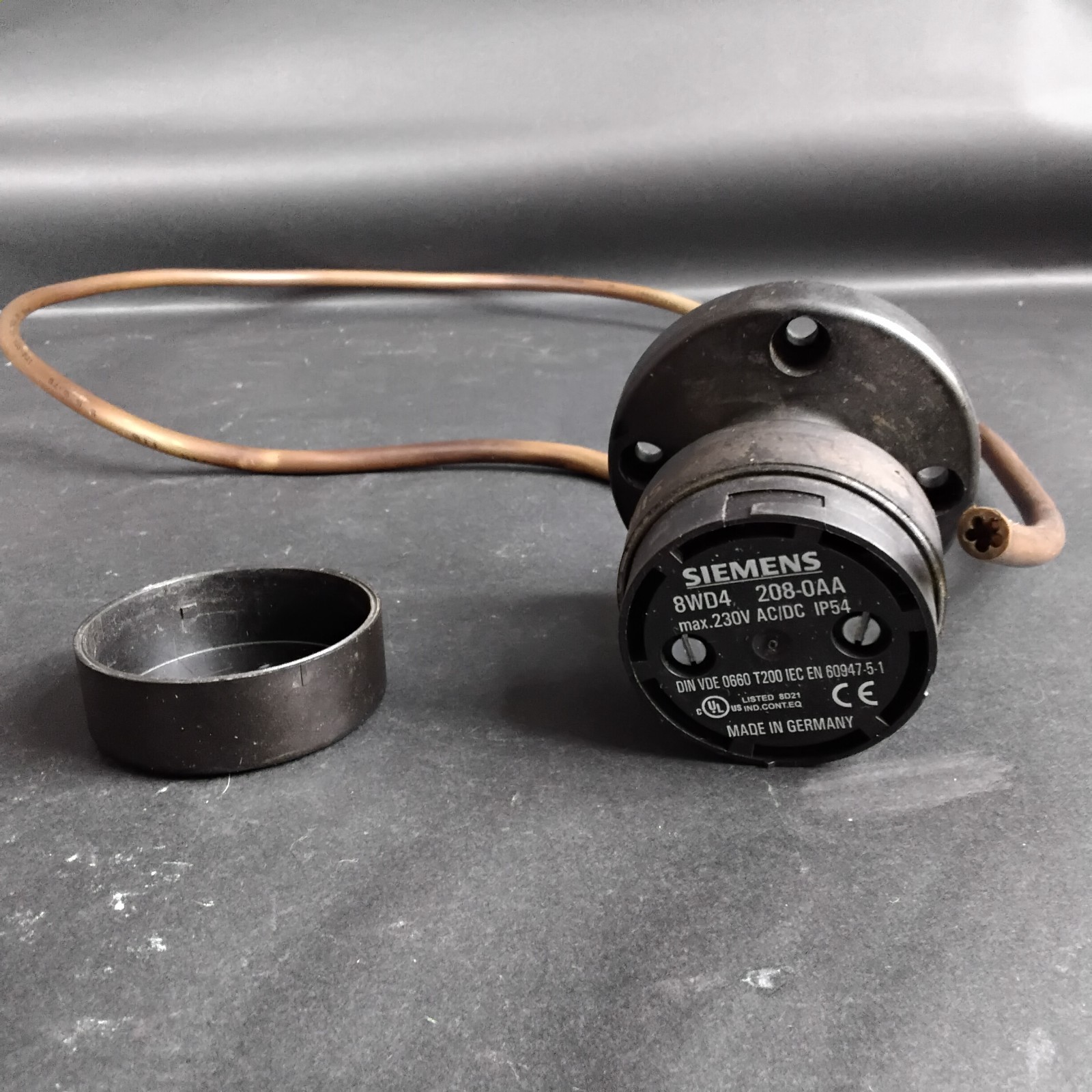 Used SIEMENS 8WD4 208-0AA STACK LIGHT BASE ($15 OBO)