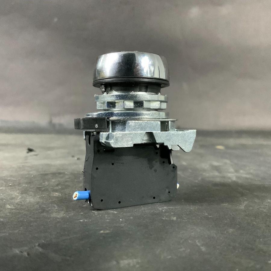 Used ALLEN BRADLEY 800F-Q3W SERIES B BLUE PUSHBUTTON ($15 OBO)