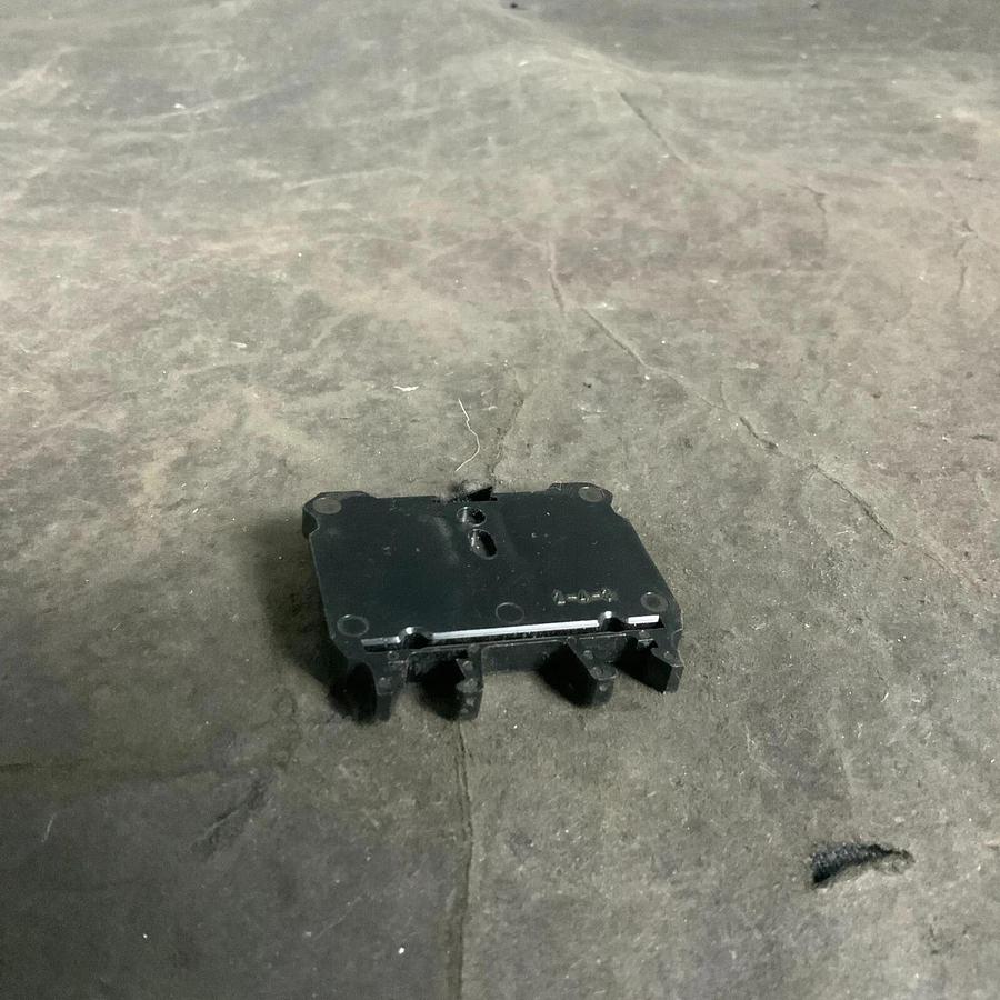 Used IDEC BNE50W END PLATE - SET OF 4 ($5 OBO)