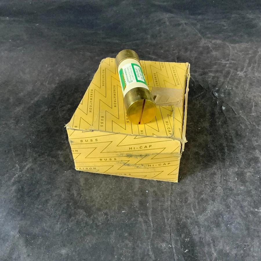 Used BUSSMANN REN-50 TIME DELAY RENEWABLE FUSE - BOX OF 10 ($100 OBO)