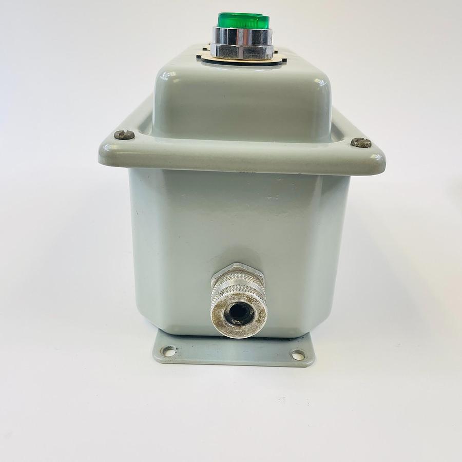 Used HOFFMAN A-845DSC 3-HOLE PUSHBUTTON STATION IDEC ABW1100 ALW212611 SWITCHS