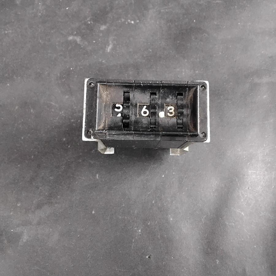 Used 3-DIGIT THUMBWHEEL SWITCH CTS 8346 ($18 OBO)