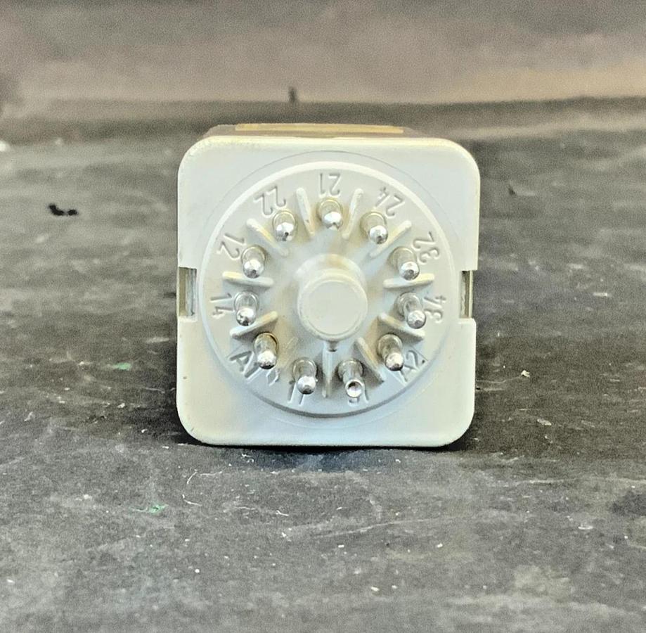 Used ALLEN BRADLEY 700 HA33A1-4 SERIES A ($10 OBO)