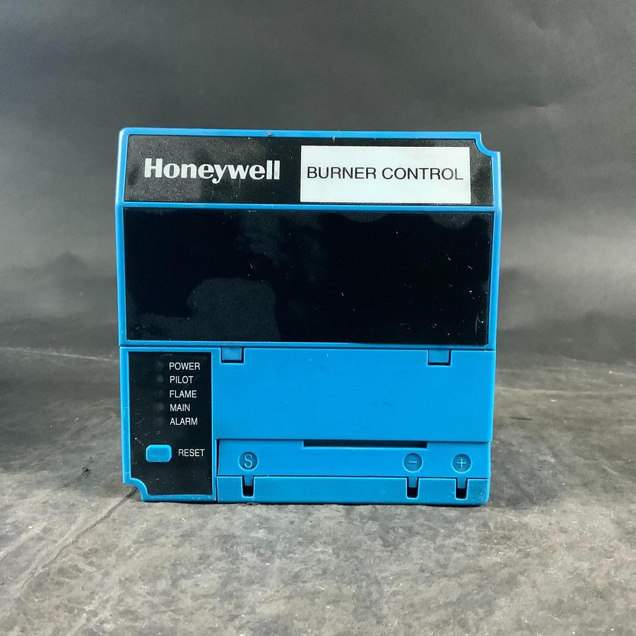 Used HONEYWELL RM7885A1015 RELAY MODULE ($580 OBO)