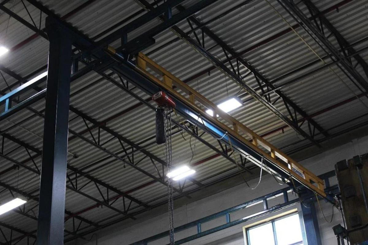 Used GORBEL 1-TON FREESTANDING BRIDGE CRANE 62X20X27' W/ 1-TON CM HOIST ($22000 OBO)
