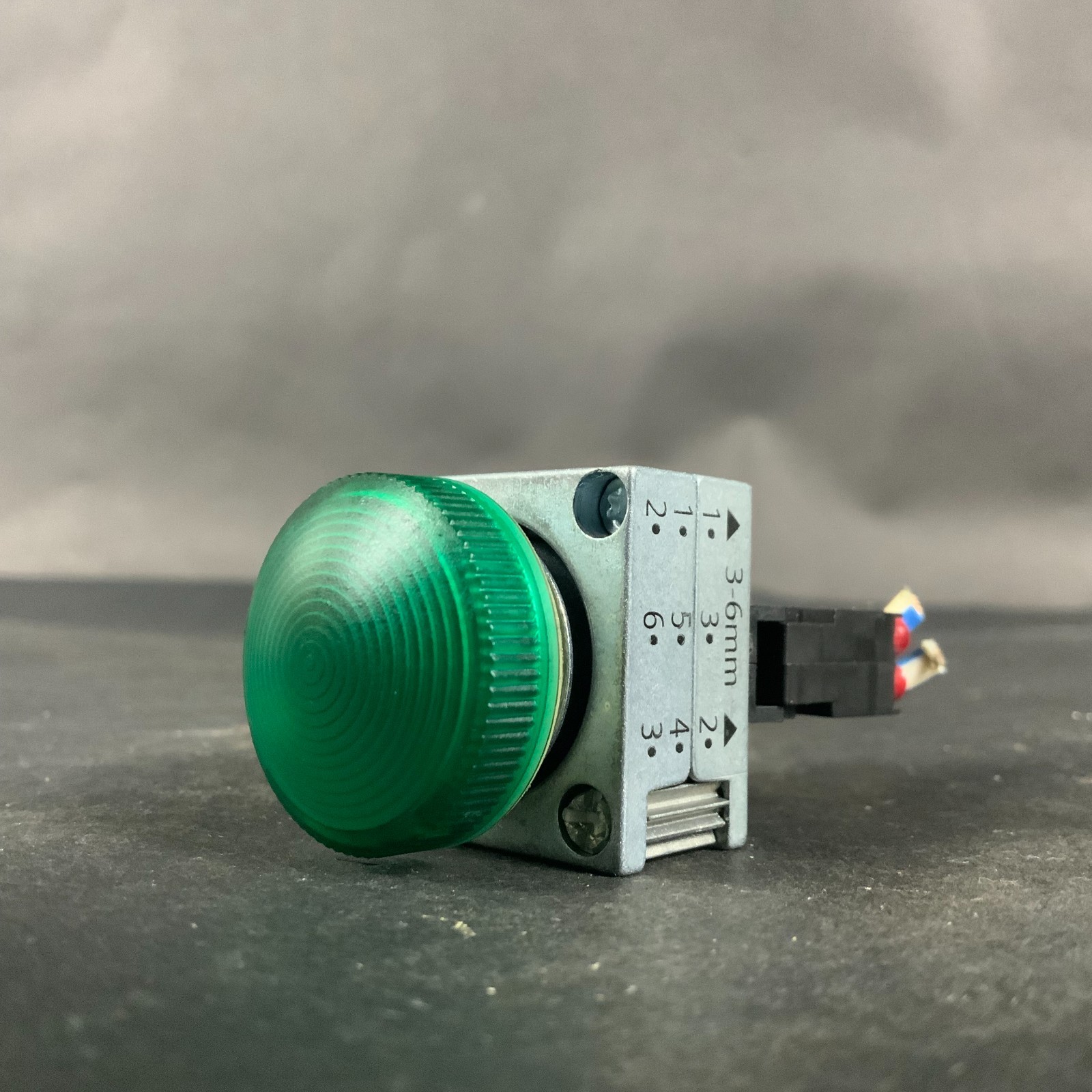 Used SIEMENS 3SB3403-1PC GREEN ILLUMINATED PILOT LIGHT ($15 OBO)