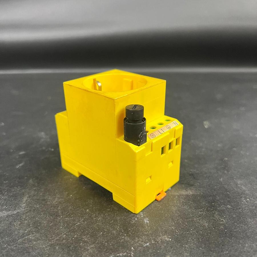 Used PHOENIX CONTACT EMG 45-SD-D/LA/SI YE CONNECTOR ($30 OBO)