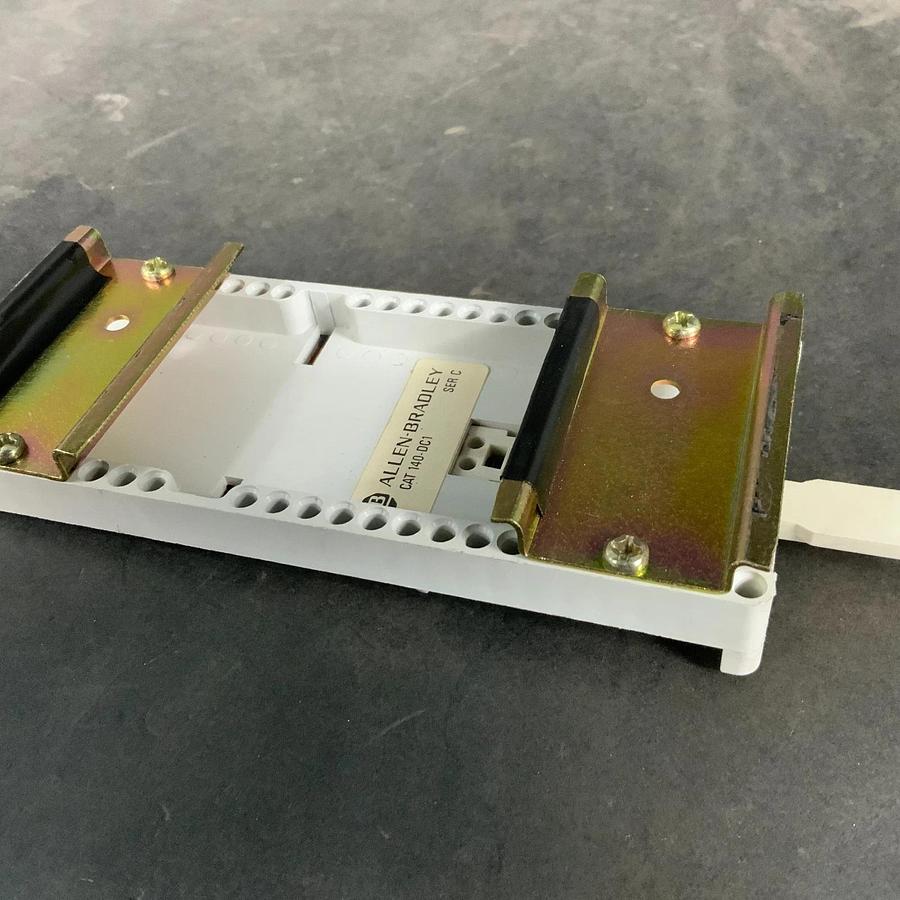 Used ALLEN BRADLEY 140-DC1 SER C PLATE ADAPTOR ($12 OBO)