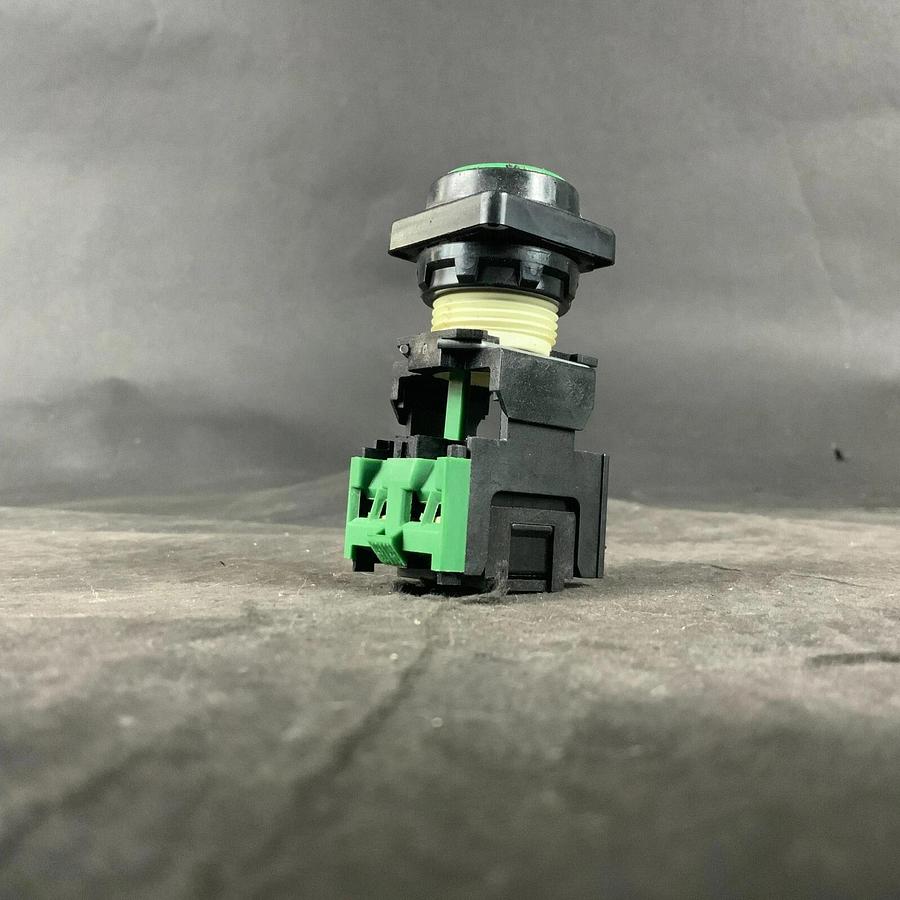 Used SCHNEIDER ELECTRIC DA10 CONTACT BLOCK ($8 OBO)