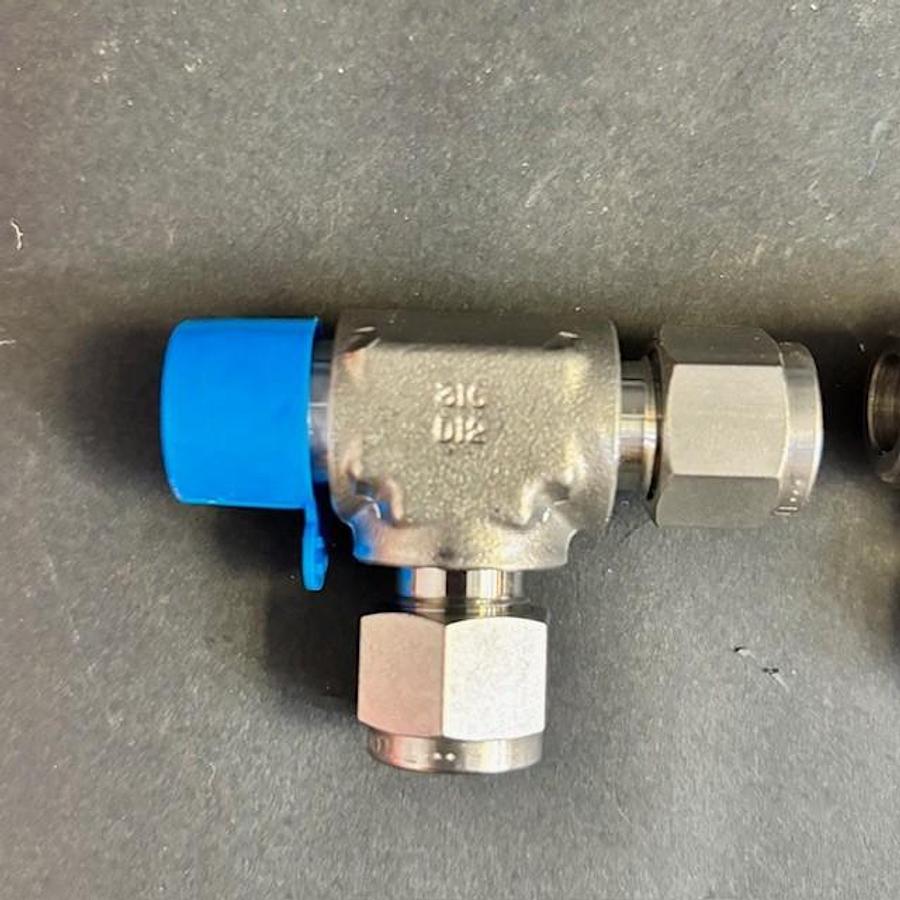 Used TYLOK 316-3CA RUN TEE FITTING 2PCS
