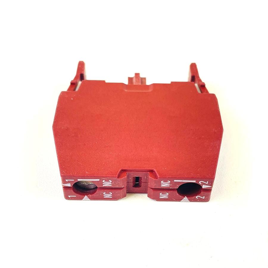 Used SIEMENS 3SB1400-0H 2NC CONTACT BLOCK INDUSTRIAL CONTROL SWITCH REPLACEMENT