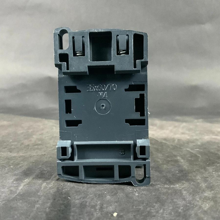 Used SCHNEIDER ELECTRIC LC1D09 CONTACTOR ($25 OBO)