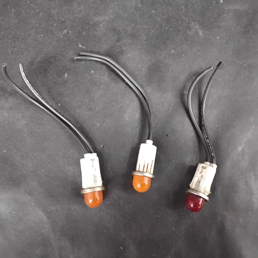 Used 1050A3 LIGHT INDICATORS - GROUP OF 3 ($9 OBO)