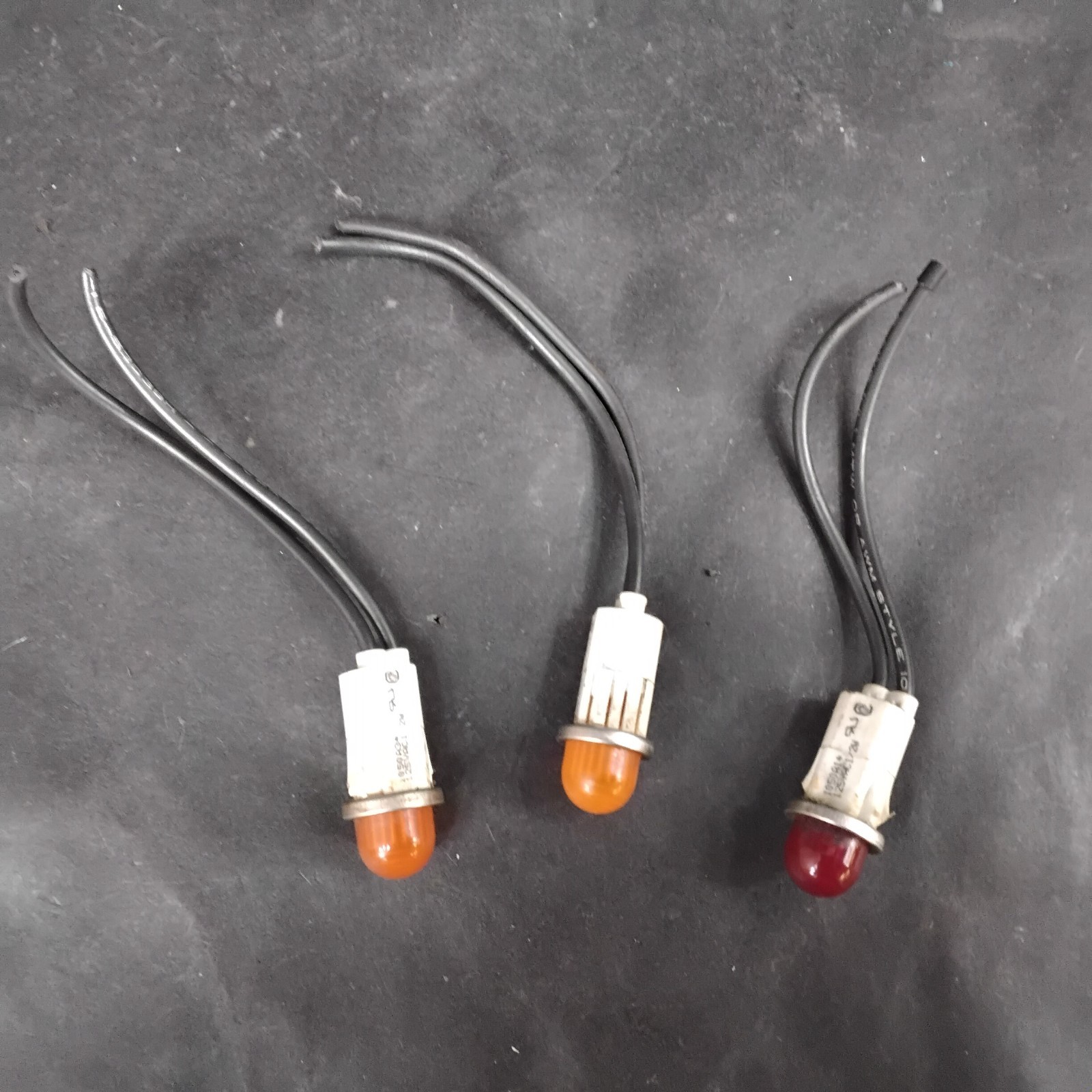 Used 1050A3 LIGHT INDICATORS - GROUP OF 3 ($9 OBO)
