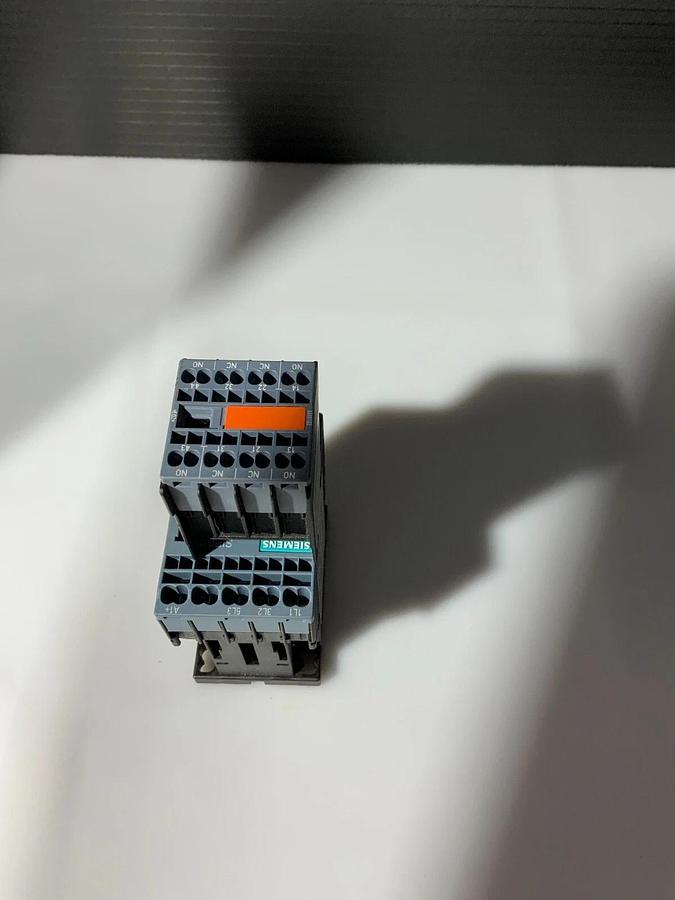 Used SIEMENS 3RT2016-2BB44-3MA0 ($18.99 OBO)