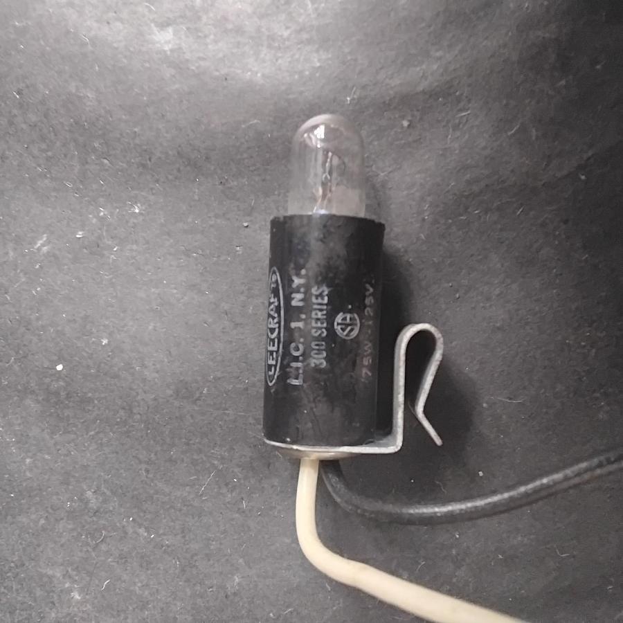 Used LEECRAFT 300 SERIES CARTRIDGE LAMP ($3 OBO)