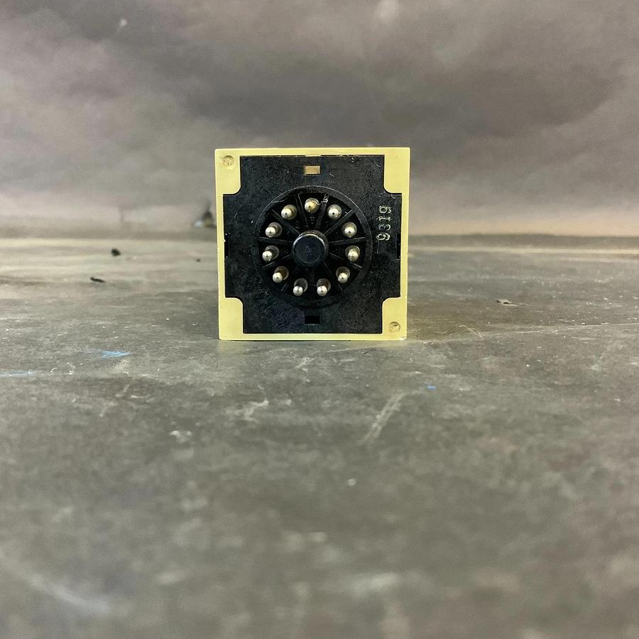 Used Allen-Bradley 700-HR52TA17 Time Relay - DBM MODEL ($40 OBO)