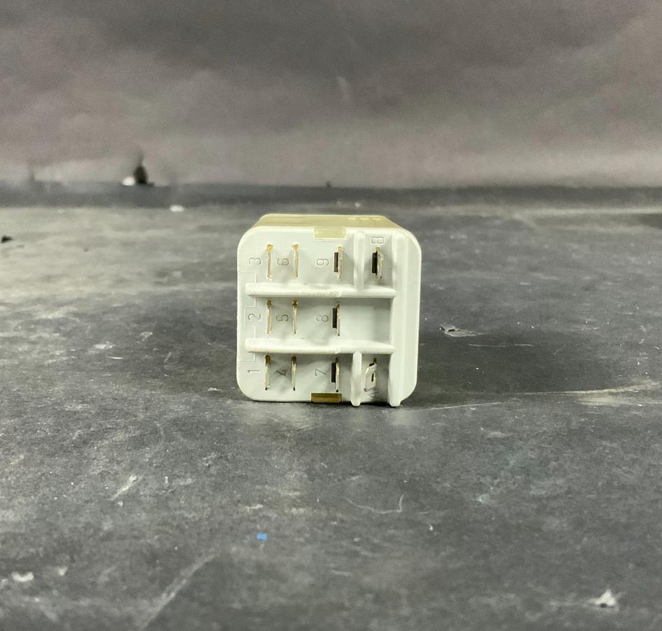 Used ALLEN BRADLEY 700-HB33A1- SERIES A RELAY ($6 OBO)