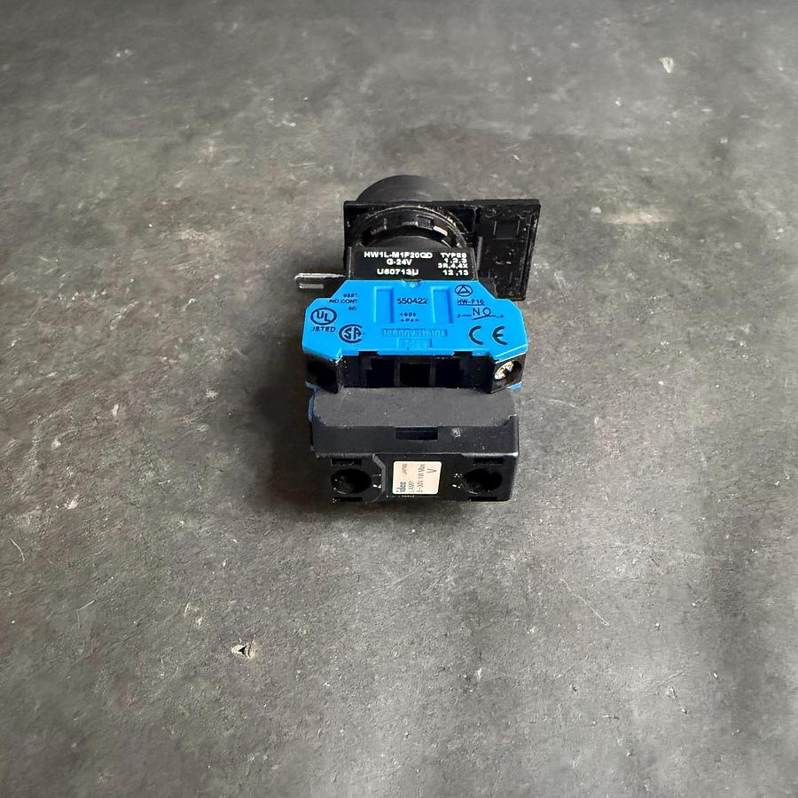 Used IDEC HW1L-M1F20QD G-24V GREEN PUSH BUTTON ($25 OBO)