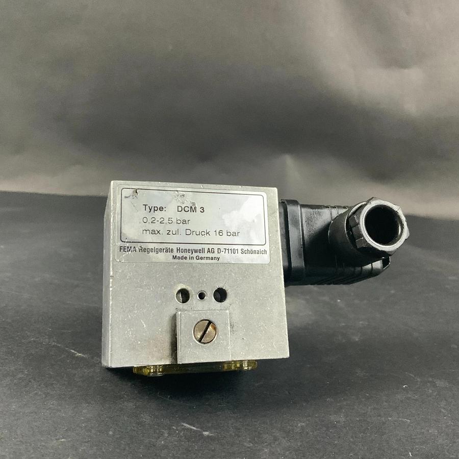 Used HONEYWELL FEMA DCM3 PRESSURE SWITCH ($75 OBO)