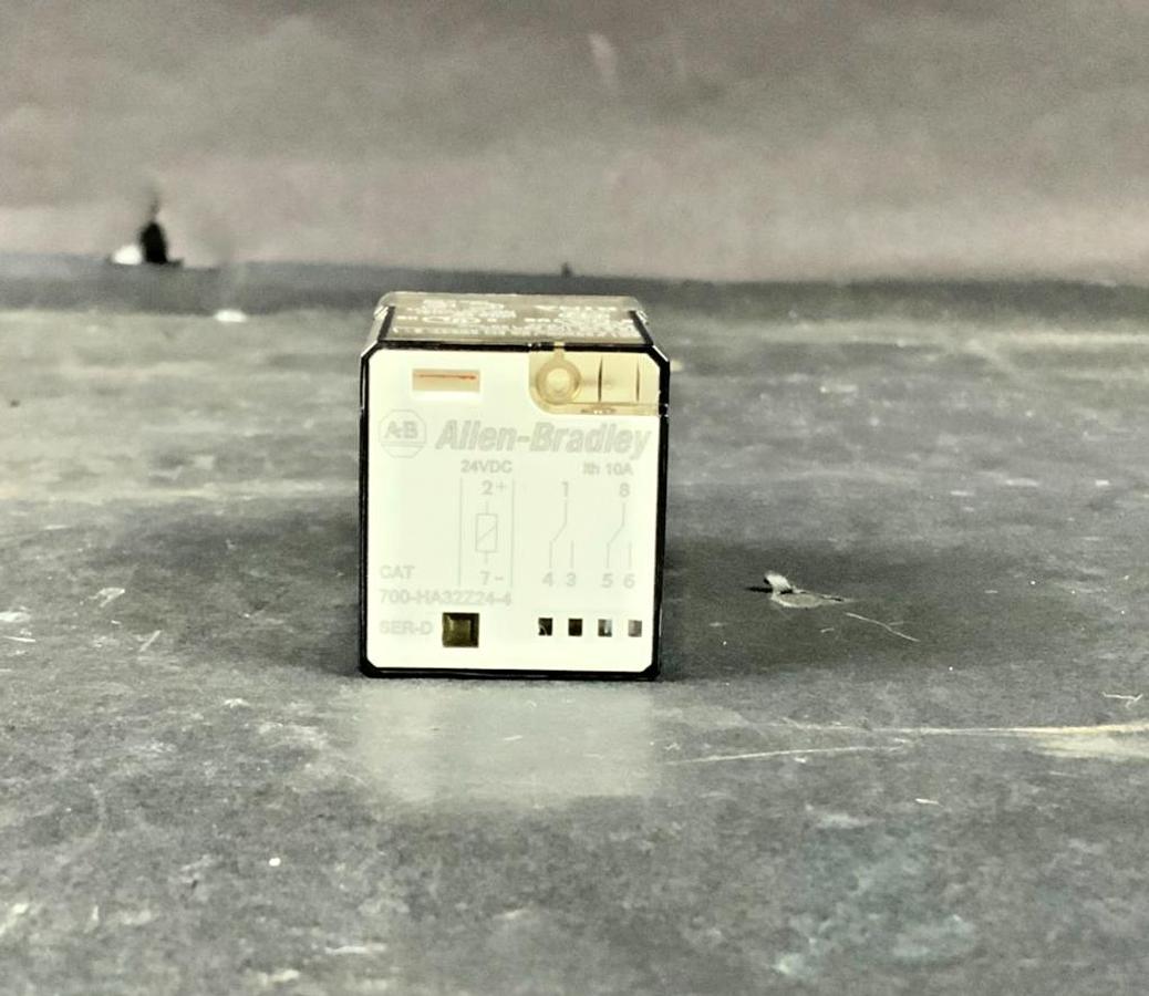 Used ALLEN BRADLEY 700-HA32Z24-4-SERIES D ($13 OBO)