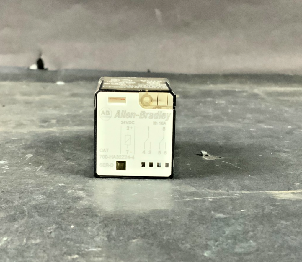 Used ALLEN BRADLEY 700-HA32Z24-4-SERIES D ($13 OBO)