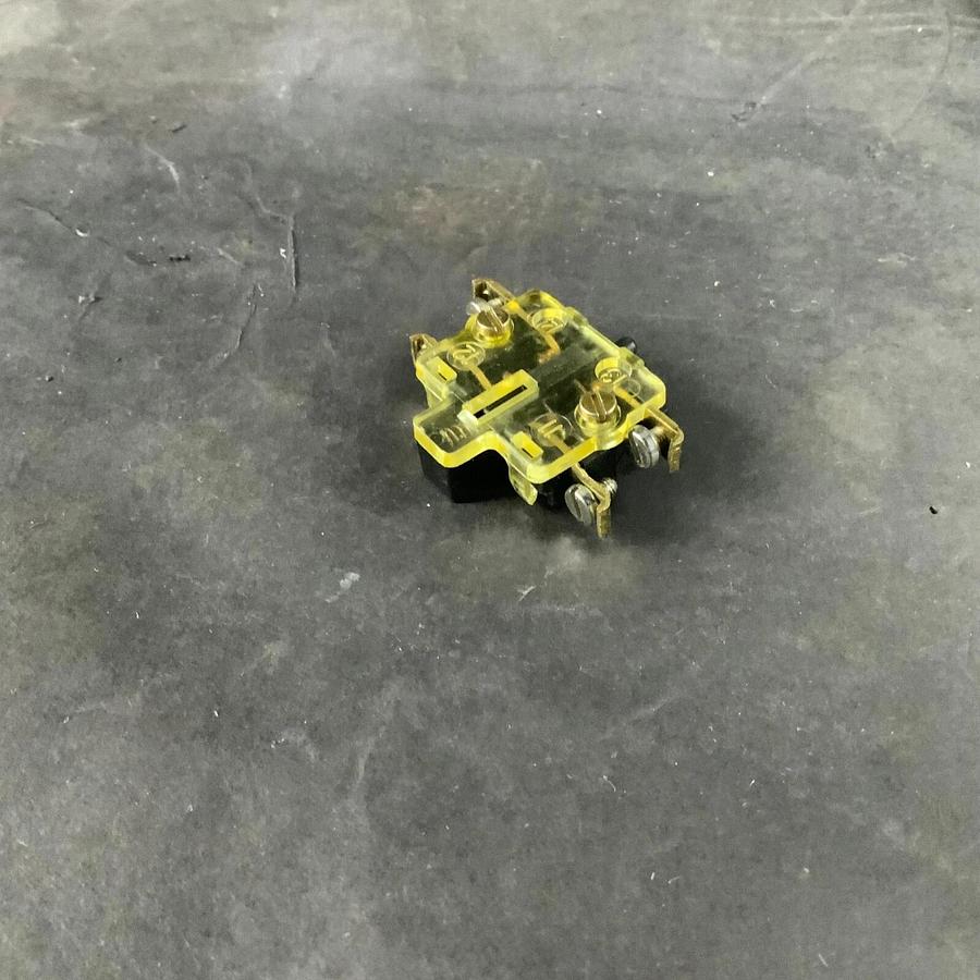 Used MOELLER HI22-PKZM3 AUXILIARY CONTACT ($10 OBO)