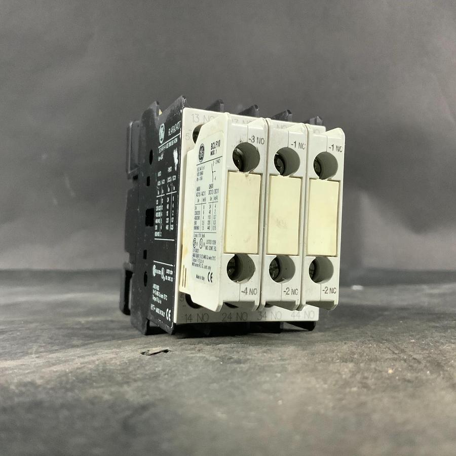 Used GENERAL ELECTRIC RL4RA040T CONTACTOR W/ BCLF10 AUX CONTACT ($40 OBO)