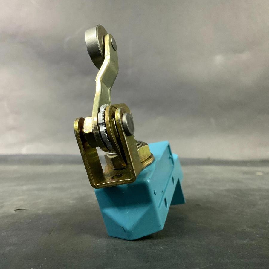 Used HONEYWELL B2E6-2RQ2 MICRO SWITCH ($20 OBO)