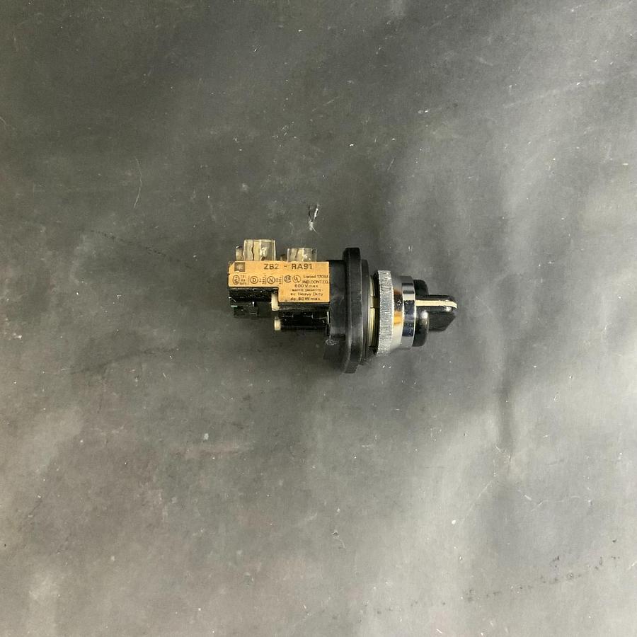 Used TELEMECANIQUE XB2M 3 POSITION SELECTOR SWITCH W/ ZB2-RA91 CONTACT ($15 OBO)