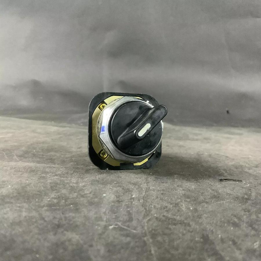 Used TELEMECANIQUE ZB2BE101 CONTACT W/ ROTARY SELECTOR ($15 OBO)