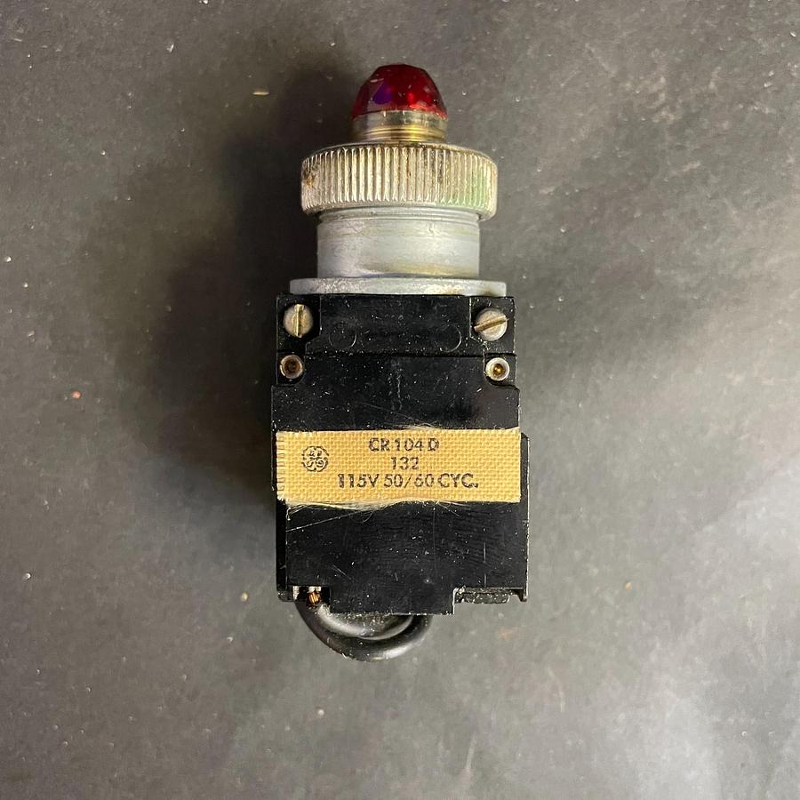 Used GENERAL ELECTRIC CR104G2 SERIES A MINIATURE OILTIGHT CONTACT BLOCK 150V 2NO 2NC