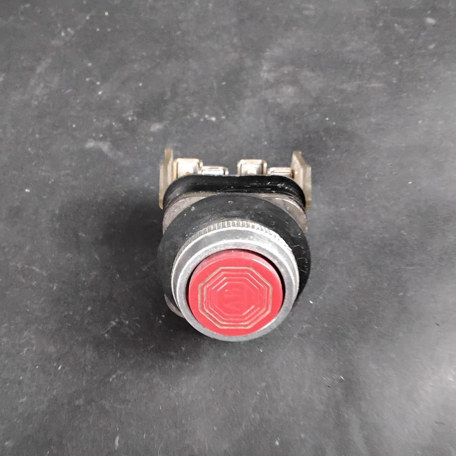 Used ALLEN BRADLEY 800T-XA SERIES B PUSHBUTTON SWITCH ($15 OBO)