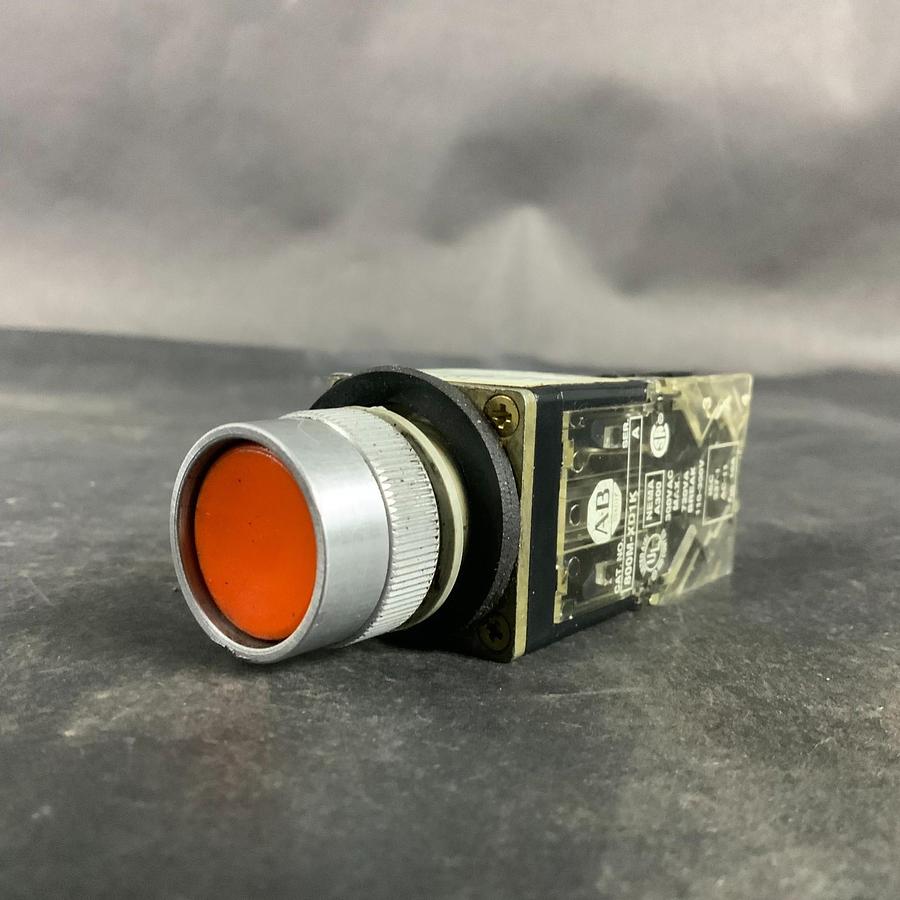 Used ALLEN BRADLEY 800MR-A3 SERIES A ORANGE PUSH BUTTON ($15 OBO)