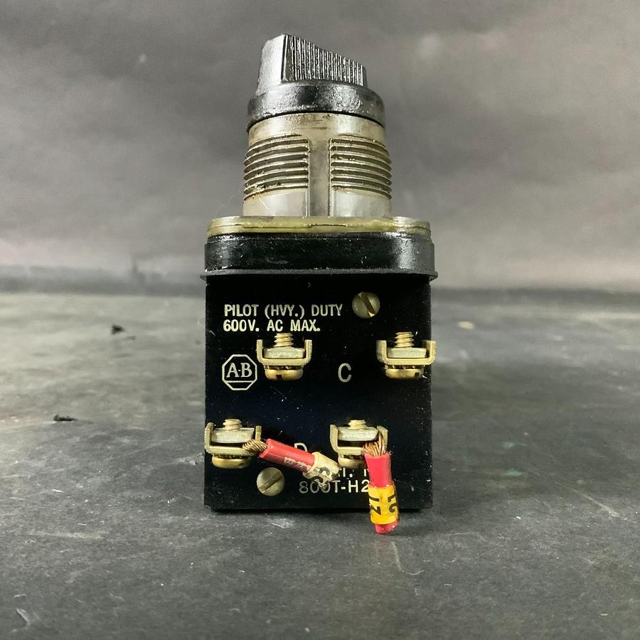 Used ALLEN BRADLEY 800T-H2A SELECTOR SWITCH ($20 OBO)