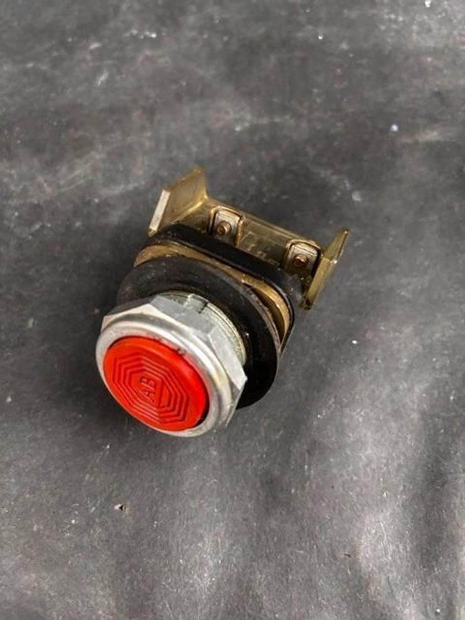 Used ALLEN BRADLEY 800T-B SERIES N RED PUSHBUTTON SWITCH ($15 OBO)