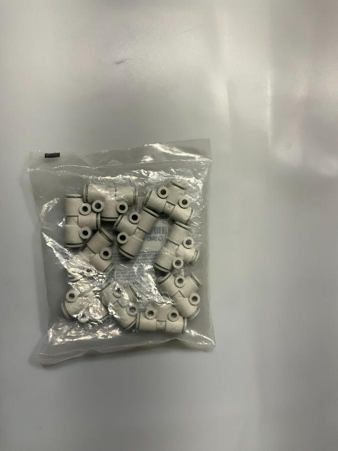 Used SMC FITTINGS KQ2T08-00A ($1.99/ea fitting OBO!!!) (LOT OF 35!!!)