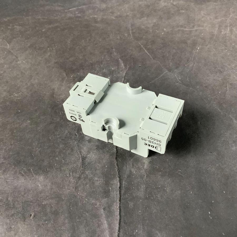 Used IDEC SH3B-05 RELAY SOCKET ($5 OBO)