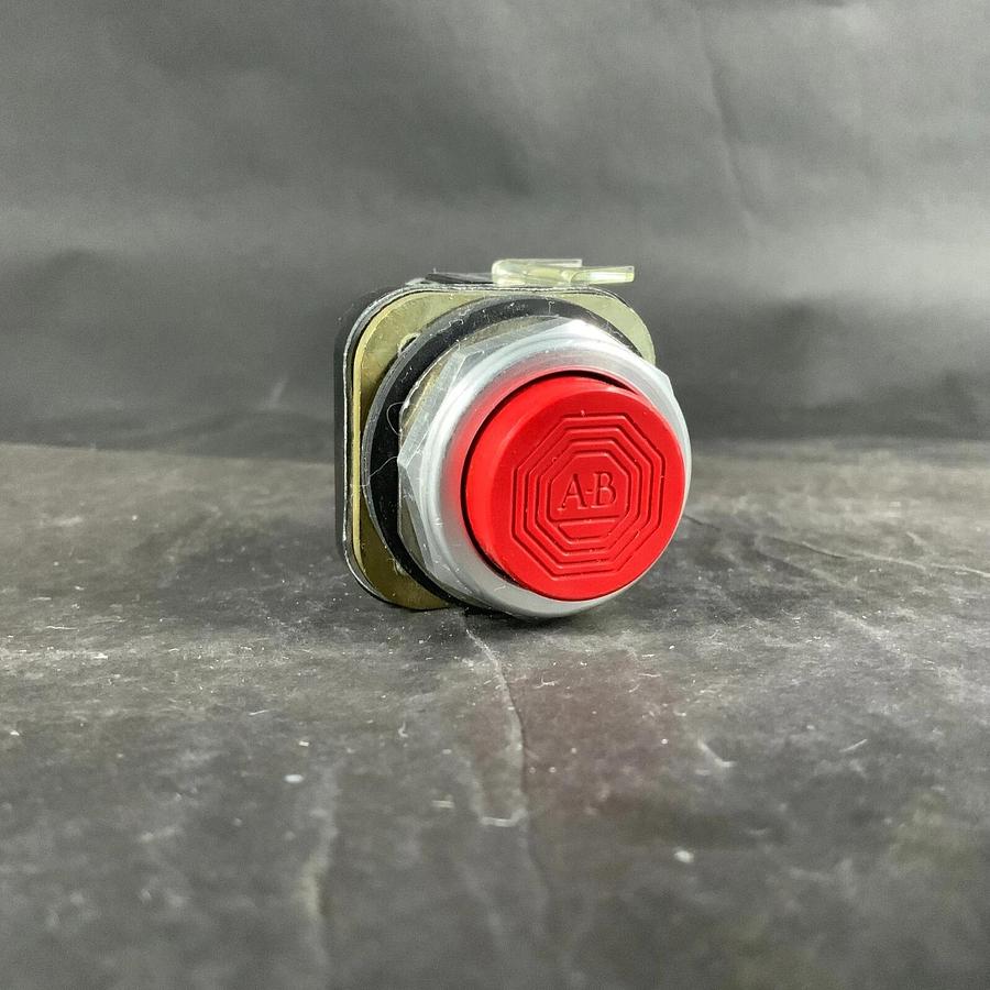 Used ALLEN BRADLEY 800T-B RED PUSHBUTTON ($12 OBO)