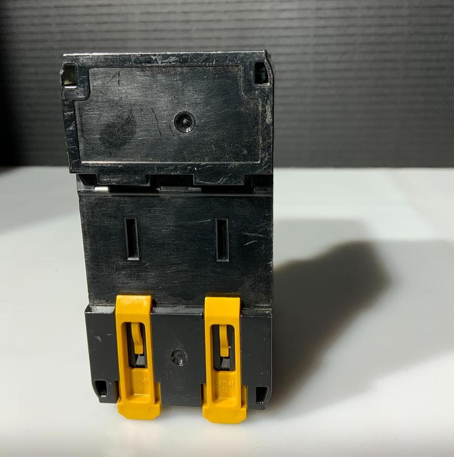 Used OMRON W4S1-05B - PLC SWITCHING HUB ($75 OBO)